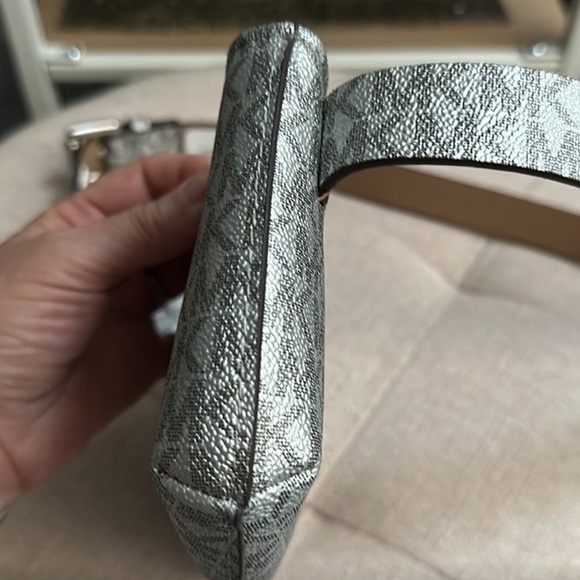 🔸NWT🔸Michael Kors Adjustable Waist belt Bag- silver/grey size S/M - Picture 15 of 15